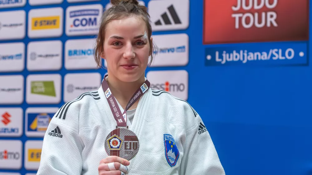 Ljubljana.Slovenska judoistka Nika Tomc je na tekmi Ljubljana European Open 2025 osvojila srebrno kolajno v kategoriji do 57 kg.Foto: Judo zveza Slovenije
