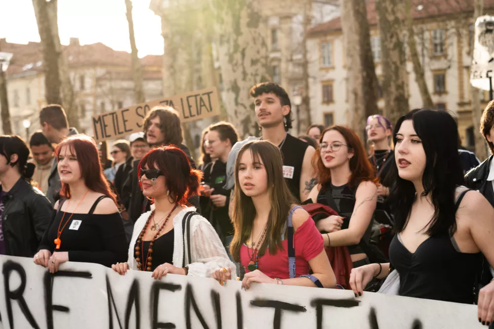 Skozi shod je bilo mogoče prisluhniti feminističnim pesmim v izvedbi FPZ Z'bork, ŽPZ Kombinat in skupine Ingver in gverilke. Foto: Nik Erik Neubauer