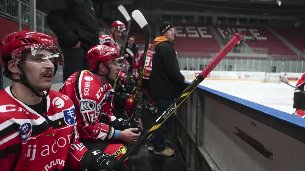 ﻿- 01.12.2015 - Hokej - HDD SIJ Acroni: HDD Olimpija, Pokal Slovenije - finale slovenskega pokala na Jesenicah -- Hokejisti Telemacha Olimpije so v finalni tekmi pokala Slovenije premagali Sij Acroni Jesenice s 4:0 (0:0, 2:0, 2:0) in postali prvi slovenski pokalni zmagovalci.  //FOTO: Luka Cjuha.