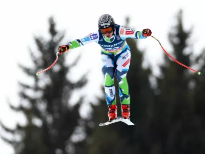 Alpine Skiing - FIS Alpine World Ski Championships - Men's Team Combined - Saalbach, Austria - February 12, 2025 Slovenia's Nejc Naralocnik in action during the downhill run REUTERS/Lisi Niesner