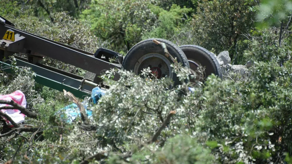 V nesreči je bilo poškodovanih kakšnih 30 maturantov, osem so jih odpeljali v bolnišnico. 
