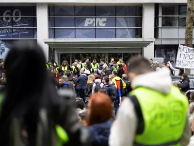 Students and anti-government protesters block access to the offices of state broadcaster Radio Television of Serbia (RTS), keeping employees out and forcing some of the live programming to go off air, in Belgrade, Serbia March 11, 2025. REUTERS/Djordje Kojadinovic