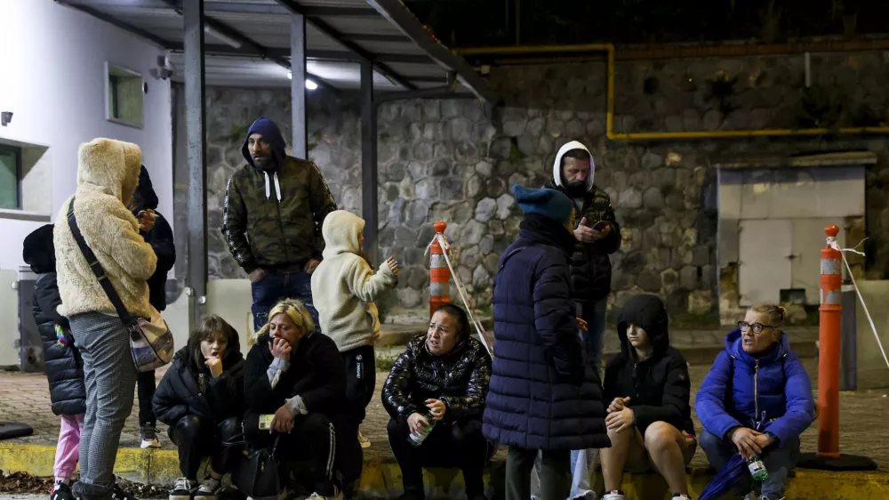 13 March 2025, Italy, Campi Flegrei: People gather in a street after an earthquake in Campi Flegrei, near Naples. The area surrounding the southern Italian city of Naples was rattled by an earthquake in the early hours of Thursday, the National Institute of Geophysics and Volcanology (INGV) said, putting the magnitude at 4.4. Photo: Salvatore Laporta/IPA via ZUMA Press/dpa