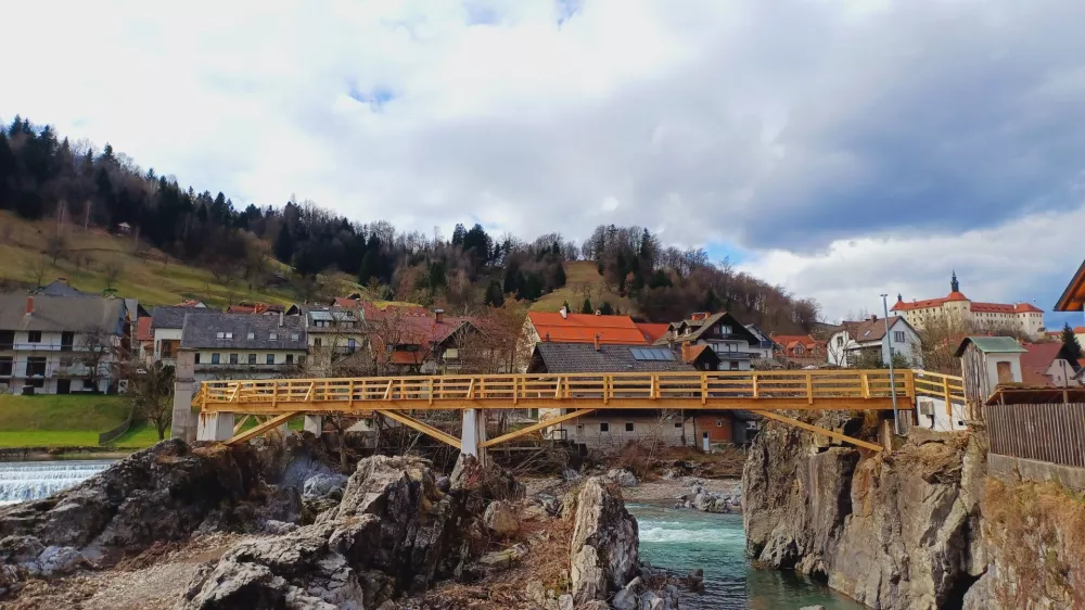 Hudičeva brv ni le most čez Soro, ampak je za Škofjeločane simbol povezanosti, vztrajnosti in skupnosti. Foto: Tina Jereb