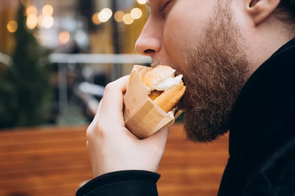 Nezdrav življenjski slog, diabetes in debelost so dejavniki, ki lahko pripeljejo kronične ledvične bolezni. (Foto: GettyImages)