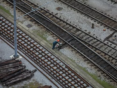 ﻿15.1.2014 - simbolična fotografija - Slovenske železnice (SŽ) - železniška proga - tiri - drugi tir//FOTO: Luka Cjuha