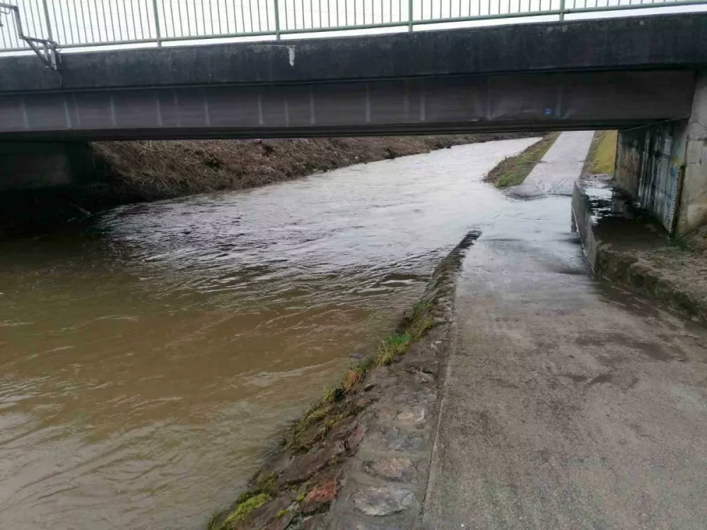 Narasla reka v podhodu pod Litijsko cesto. Foto: Občina Domžale