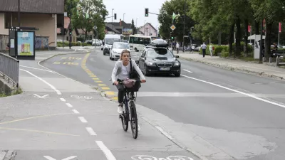 Po Dunajski cesti onkraj obvoznice bo šlo z avtomobilom počasneje, a zato varneje za kolesarje. Foto: Jaka Gasar