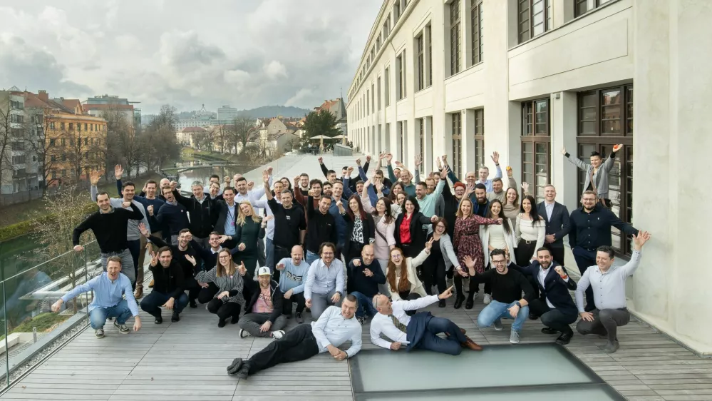 Špica international zlata nit