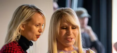 Po 27 letih na čelu hiše Donatella Versace zapušča mesto kreativne direktorice kultne modne hiše. F IG/Donatella Versace 