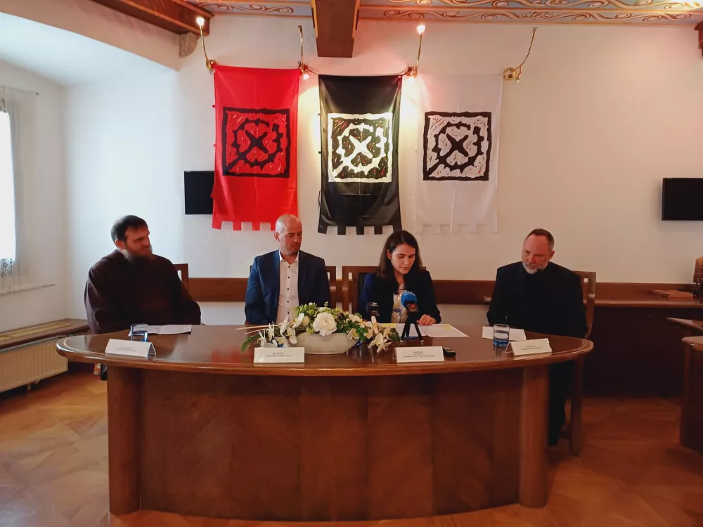 Po besedah organizatorjev so Dnevi Škofjeloškega pasijona odlična priložnost za nabiranje pasijonske kondicije. Foto: Tina Jereb