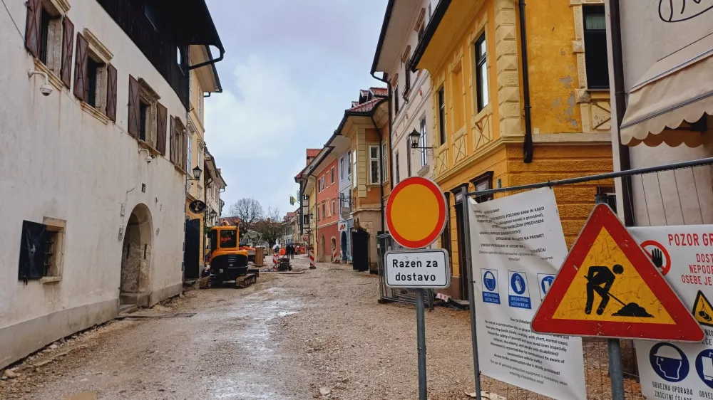 Uprizoritev Škofjeloškega pasijona prihodnje leto bo imela zaradi prenove Mestnega trga še lepšo kuliso kot doslej. Foto: Tina Jereb