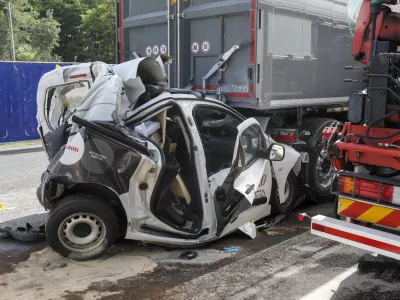 - 27.06.2022 - Prometna nesreča na južni ljubljanski obvoznici pri priključku Ljubljana jug proti razcepu Kozarje - policija, gasilci, reševanje //FOTO: Jaka Gasar