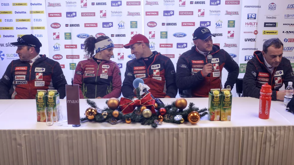 ﻿glavni trener ženskih ekip Andrej Možina, alpska smučarka Ilka Štuhec, alpski smučar Andrej Šporn, glavni trener za hitre discipline Tadej Platovšek in vodja slovenske reprezentance Dušan Blažič- 11.12.2013 - Smučarska zveza Slovenije (SZS) - alpski smučarji - alpska smučarsdka reprezentanca za svetovni pokal pred nadaljevanjem tekem svetovnega pokala v alpskem smučanju;     //FOTO: Jaka Gasar