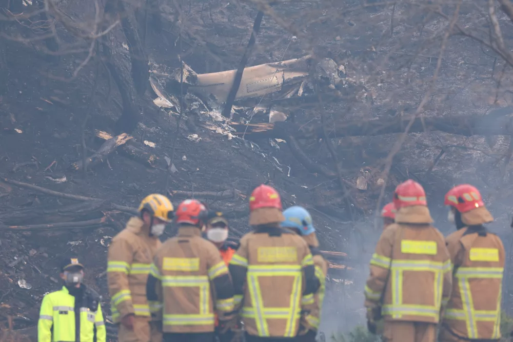 26 March 2025, South Korea, North Gyeongsang: A crash-landed firefighting helicopter on a mountain in Uiseong, North Gyeongsang Province, southeastern South Korea. The 73-year-old pilot, who was battling a large wildfire in the region, was declared dead at the scene. Photo: -/YNA/dpa