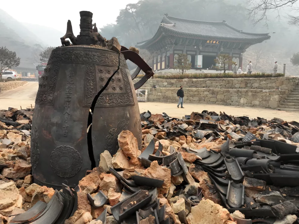 26 March 2025, South Korea, North Gyeongsang: A bell is seen broken at the remains of the bell pavilion at Goun Temple in Uiseong, North Gyeongsang Province, southeastern South Korea, on March 26, 2025, after it was engulfed by a wildfire the previous day. Photo: -/YNA/dpa