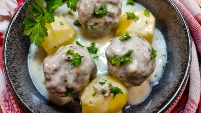 Königsberger Klopse mit Kapern in der Sauce / Foto: Andreas Steidlinger