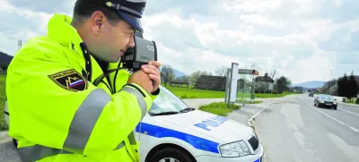 ﻿Policijska kontrola, Log pri brezovici, meritev hitrosti, radar.Foto Luka CjuhaZA OBJAVO V ČASOPISU DNEVNIK / Foto: Luka Cjuha