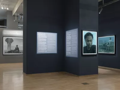 Napočil bo dan, razstava fotografa Nicka Brandta v Cankarjevem domu F Lucija Rosc