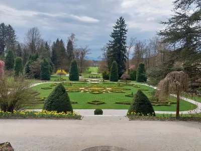 Francoski vrt počasi dobiva podobo, ki jo je ustvarila družina Souvan. Foto: Vesna Levičnik