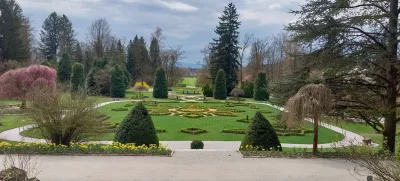 Francoski vrt počasi dobiva podobo, ki jo je ustvarila družina Souvan. Foto: Vesna Levičnik