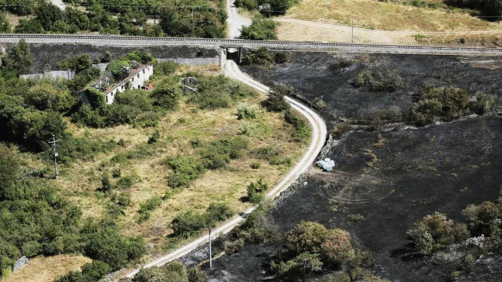 Crni Kal.Pozar na kraskem robu.