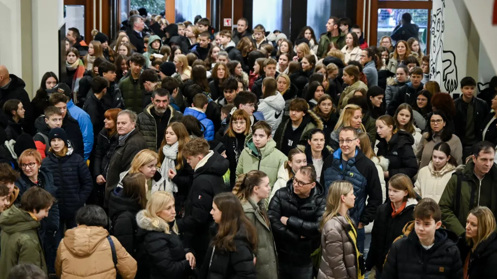 Gimnazija BežigradDijakiMladinaMladiŠolašolanjeučenje14.02.2025 Informativni dan na srednjih šolah in fakultetahFOTO: Nik Erik Neubauer