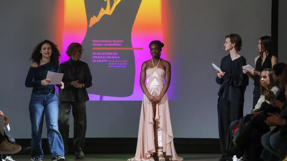 01.04.2025 - Modna revija - Srednja šola za oblikovanje in fotografijo Ljubljana. Dijakinje in dijaki zaključnega letnika modnega oblikovanja bodo predstavljali svoje kolekcije oblačiFoto: Luka Cjuha