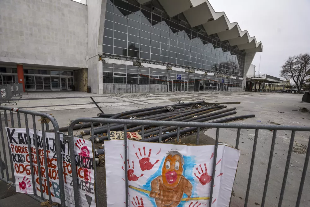 16.2.2025 - Novi sad Srbija - Železniška postaja - podrti nadstrešekFoto: Luka Cjuha