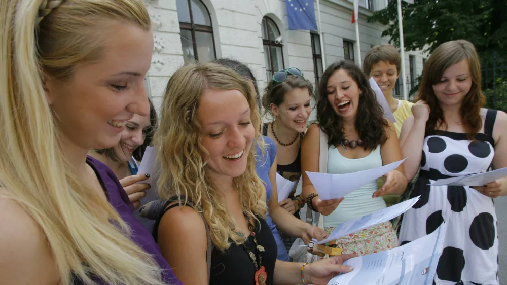 - Matura 2011 - rezultati splošne mature in podelitev maturitetnih spričeval - //FOTO: Jaka Adamič
