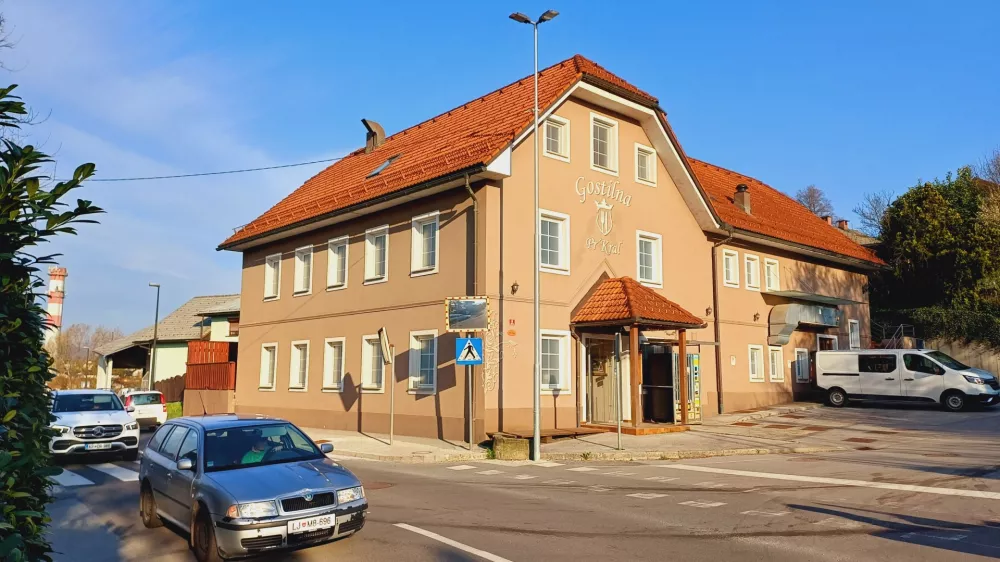 V Verjah se soočajo s hudo cestno problematiko: povečanim prometom in neupo&scaron;tevanjem omejitev hitrosti. Foto: Tina Jereb