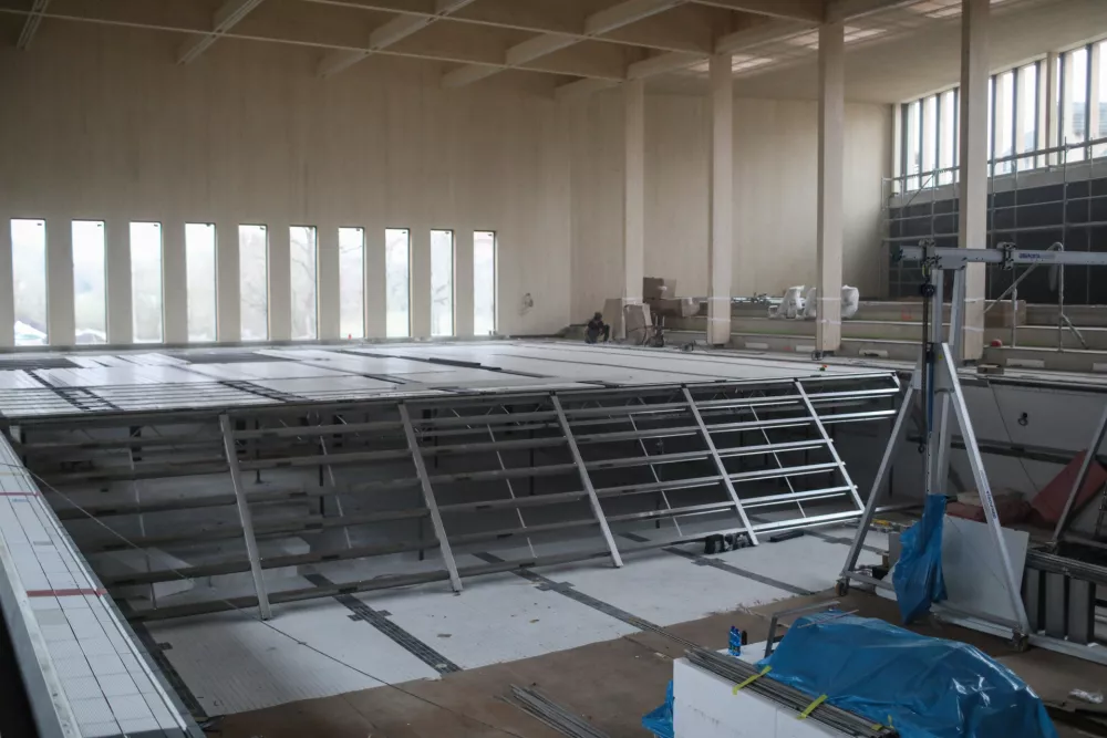 Petindvajset metrov dolg pokriti bazen ima dvižno ploščad. Z njo bodo lahko globino bazena prilagodili neplavalcem in posameznikom z gibalnimi oviranostmi.  Foto: Bojan Velikonja