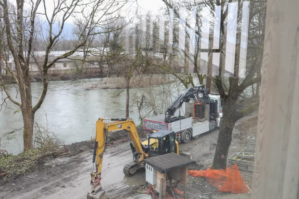 Brežina Ljubljanice ob kopališču bo urejena kot plaža. Foto: Bojan Velikonja