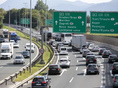 ﻿- Kozarje- 06.09.2021 – Južna ljubljanska obvoznica – prometni zastoj – promet - gneča  //FOTO: Matjaž Rušt