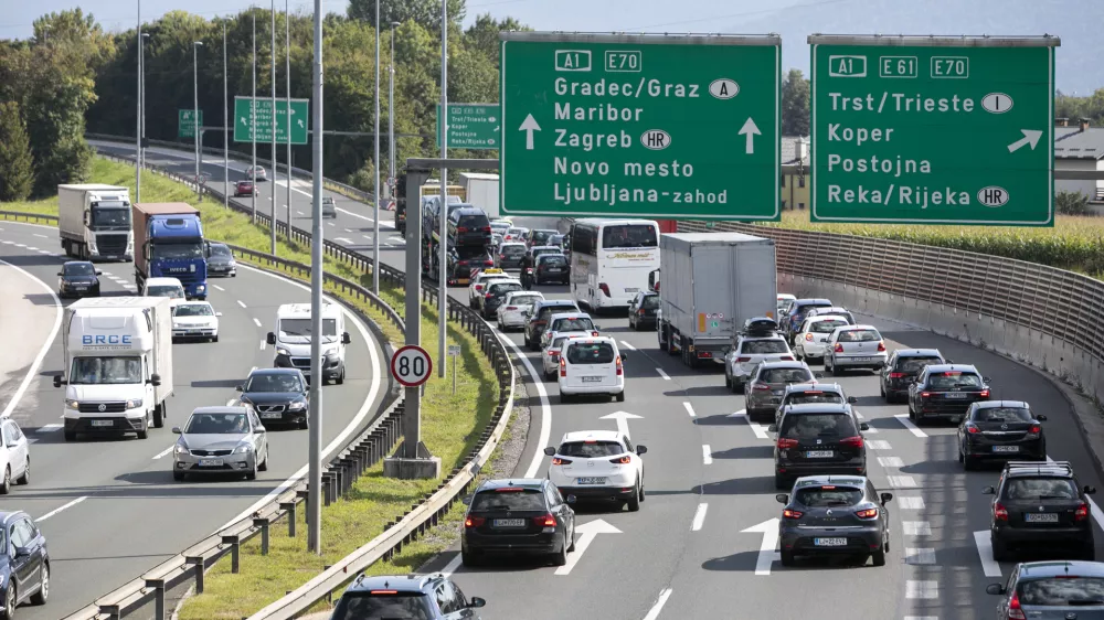 ﻿- Kozarje- 06.09.2021 – Južna ljubljanska obvoznica – prometni zastoj – promet - gneča  //FOTO: Matjaž Rušt