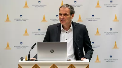 Marijan Papež, generalni direktor ZPIZ: »Za tiste, ki se jim bo pokojnina odmerila od najnižje osnove – takšnih je trenutno kar 35 odstotkov – podaljšanje referenčnega obdobja za izračun pokojnine ne bo imelo negativnega vpliva, ampak bo glede na postopno povečanje odmernega odstotka samo pozitivno.«