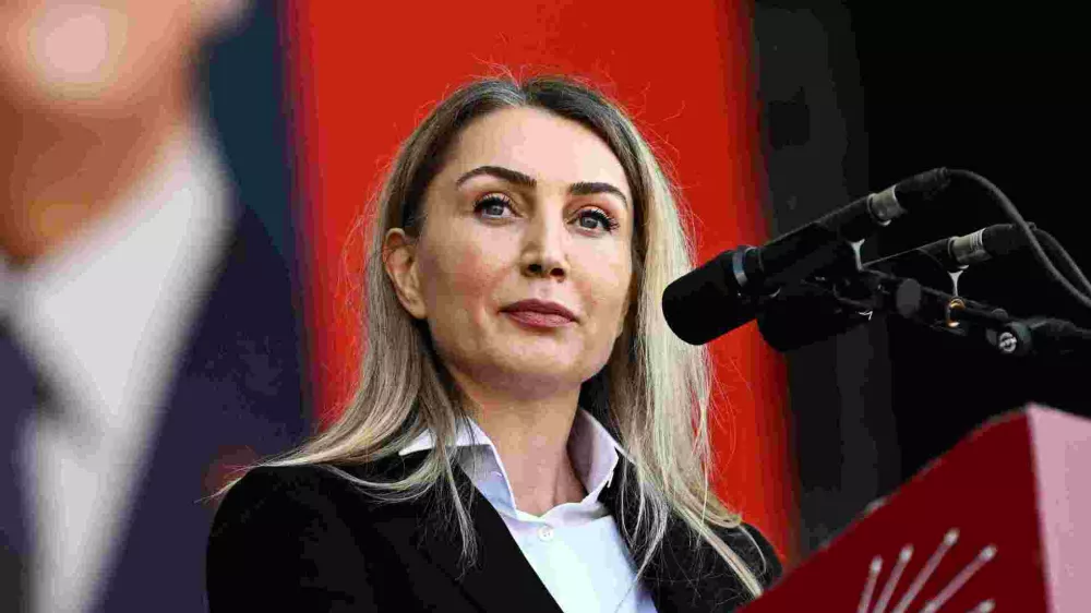 Dilek Imamoglu, wife of jailed Istanbul Mayor Ekrem Imamoglu, attends a rally to protest against the arrest of Istanbul Mayor Ekrem Imamoglu as part of a corruption investigation, in Istanbul, Turkey, March 29, 2025. REUTERS/Dylan Martinez