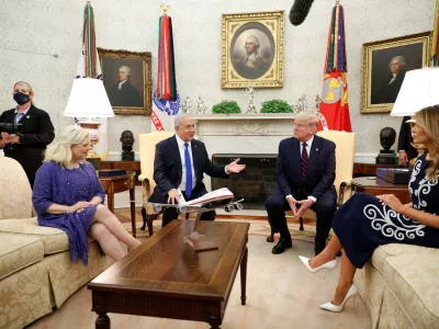 Israeli Prime Minister Benjamin Netanyahu speaks with President Donald Trump as Sara Natanyahu and first lady Melania Trump look on prior to the signing of the Abraham Accords, normalizing relations between Israel and some of its Middle East neighbors in a strategic realignment of Middle Eastern countries against Iran, in the Oval Office at the White House in Washington, U.S., September 15, 2020. REUTERS/Tom Brenner