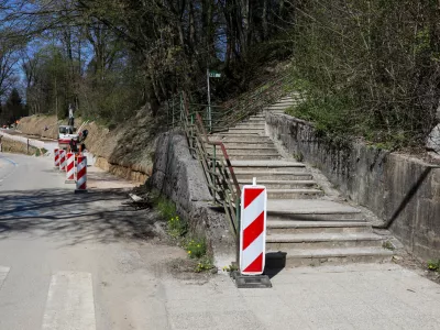 07.04.2025. Gradbišče klančine ob stopnišču na Poti spomina in tovarištva PST na Vrhovci v Ljubljani. Foto: Bojan Velikonja
