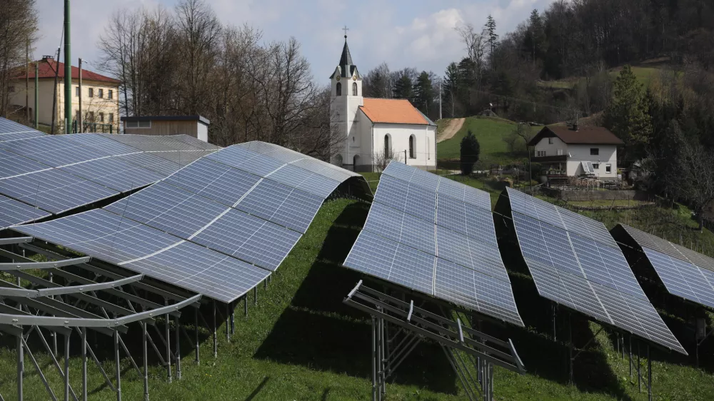 3.4.2025 - Sončna elektrarna - Svibno - vas Počakovo - sončna elektrarna na kmetijskem zemljiščuFoto: Luka Cjuha