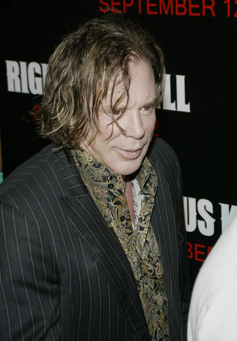 NBC News -- "Righteous Kill" Premiere -- Pictured: Actor Mickey Rourke attends the "Righteous Kill" premiere at the Ziegfeld Theater in New York, NY on September 10, 2008 (Photo by Curtis Means/NBCU Photo Bank/NBCUniversal via Getty Images via Getty Images) / Foto: Nbc Newswire