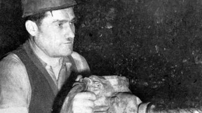 Simbol delavskega razreda v naši nekdanji državi Alija Sirotanović v akciji pod zemljo … / Foto: wikipedia