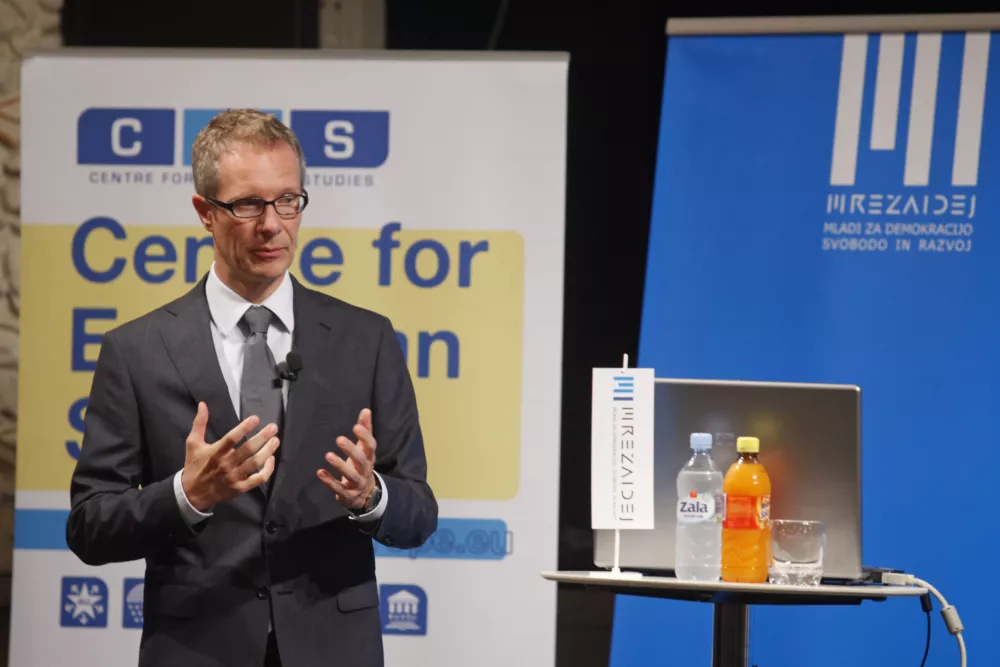 Boštjan Vasle UMAR- Akademija aktivnega državljanstva in podjetništva 2012 - pogovor s predsednikom vlade Janezom Janšo o strukturnih reformah za razvojni preboj Slovenije;//FOTO: Luka Cjuha / Foto: Luka Cjuha