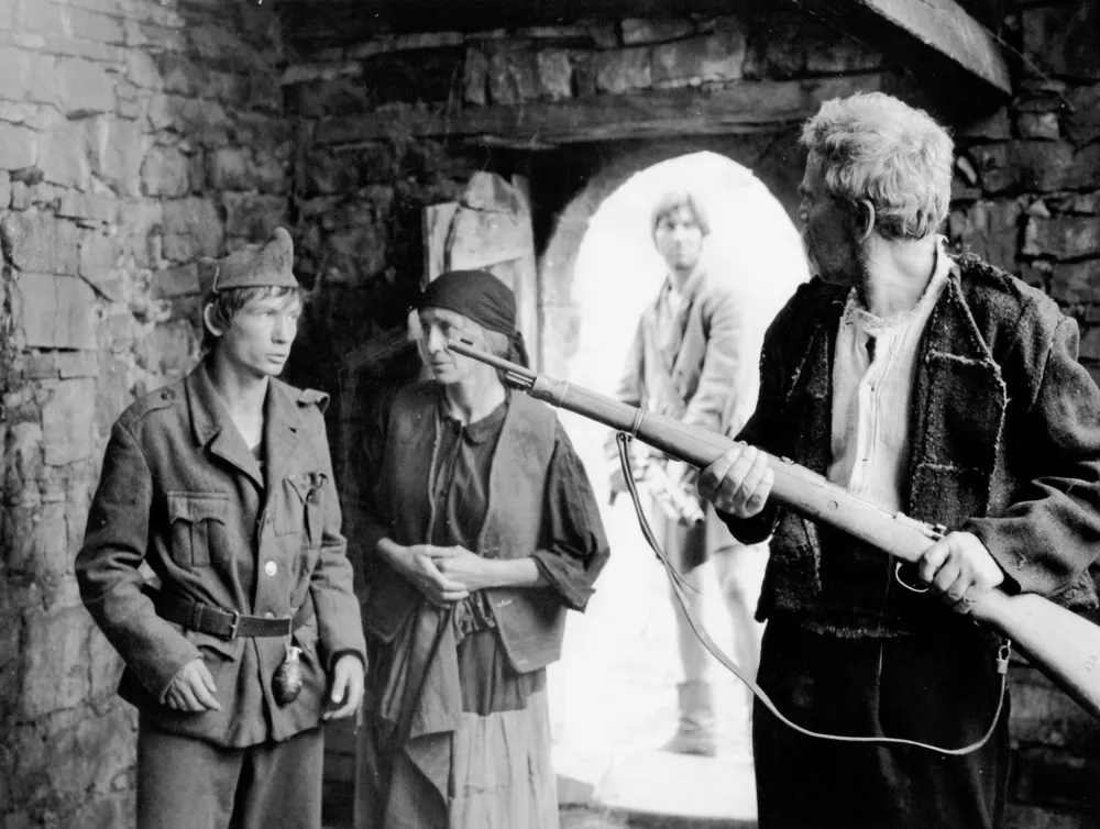 Silvo Božič, Ivanka Mežan, Jože Zupan, Ljubiša Samardžić v filmu Čudoviti prah / Foto: Zbirika Slovenske Kinoteke 