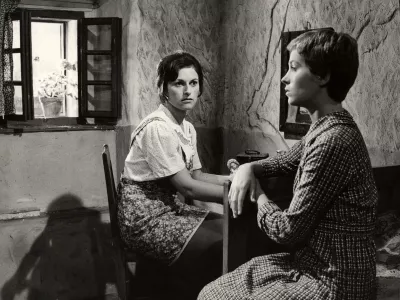 Povest o dobrih ljudeh. Majda Grbac in Olga Kacjan. / Foto: Zbirka Slovenske Kinoteke