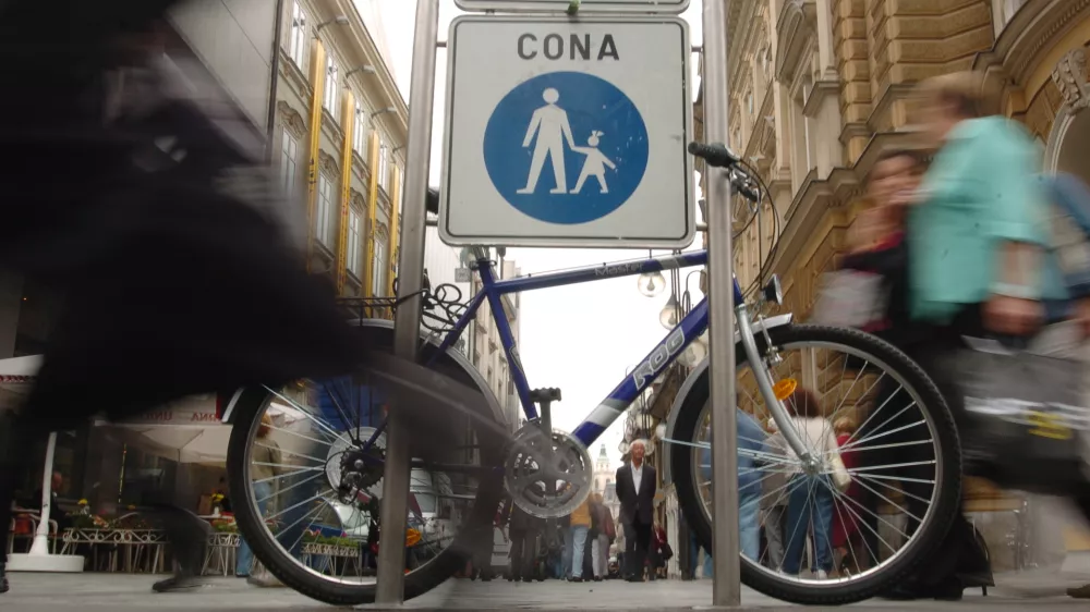  - evropski teden mobilnosti - kolesar - Čopova ulica - cona,//FOTO: Matej PovšeOPOMBA: ZA OBJAVO V ČASOPISU DNEVNIK / Foto: Matej Povše