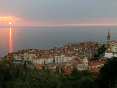 ﻿- Piran 2014 - piranski zaliv - arbitraža - meja na morju - arbitražni sporazum - sončni zahod - /FOTO: Tomaž Skale / Foto: Tomaž Skale