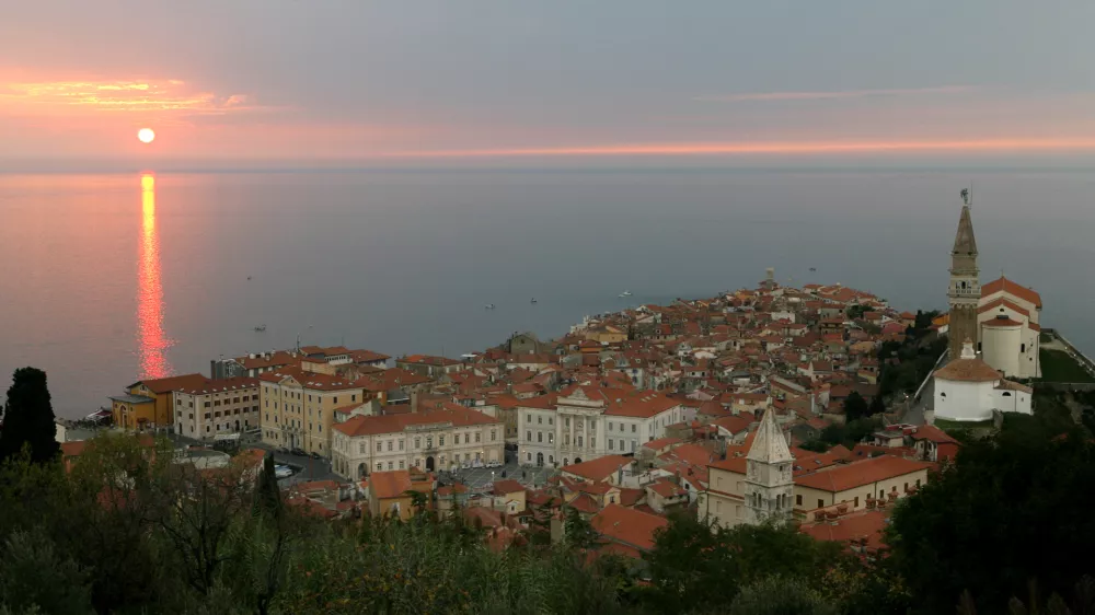 ﻿- Piran 2014 - piranski zaliv - arbitraža - meja na morju - arbitražni sporazum - sončni zahod - /FOTO: Tomaž Skale / Foto: Tomaž Skale