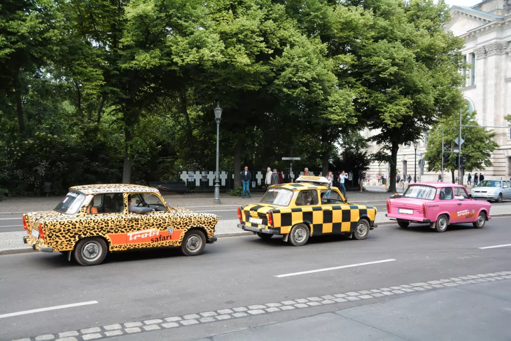 Berlin, Germany - May 30, 2014: tourists on a sightseeing tour with a "Trabant" to the main attractions in Berlin / Foto: Heiko Küverling
