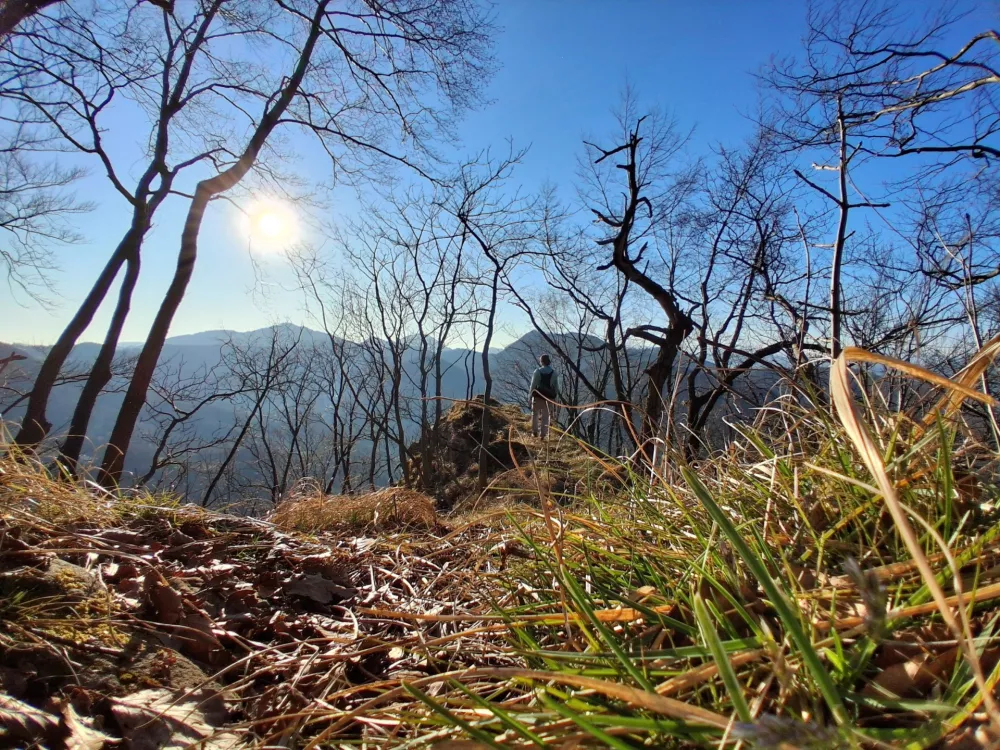 Zahtevna Zvonetova pot je strma in tudi izpostavljena, toda izjemno razgledna in v hladnejših dneh prijetno topla. / Foto: Katja Petrovec